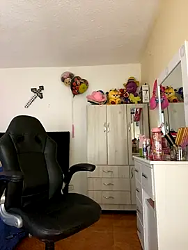 Snapshot of Miichii chatting on 10.14.25 Miichii online show from 10.14.25