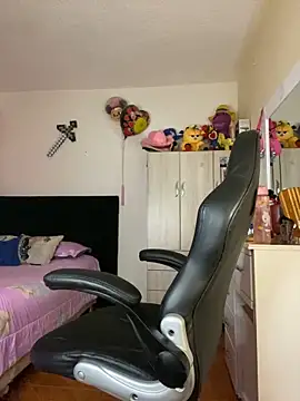 Snapshot of Miichii chatting on 10.21.25 Miichii online show from 10.21.25