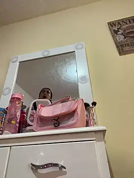 Snapshot of Miichii chatting on 12.14.25 Miichii online show from 12.14.25