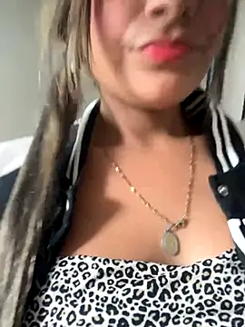 Snapshot of Sweed-virgin-pussy chatting on 11.22.25 Sweed-virgin-pussy online show from 11.22.25