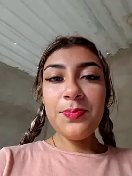 Snapshot of Sweed-virgin-pussy chatting on 11.30.25 Sweed-virgin-pussy online show from 11.30.25