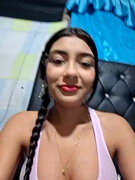 Snapshot of Sweed-virgin-pussy chatting on 06.18.26 Sweed-virgin-pussy online show from 06.18.26