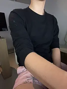 Snapshot of LiamMyst chatting on 10.26.25 LiamMyst online show from 10.26.25