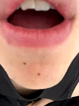 Snapshot of LiamMyst chatting on 11.16.25 LiamMyst online show from 11.16.25