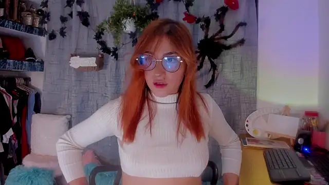 Snapshot of AmaruBloom chatting on 10.24.25 AmaruBloom online show from 10.24.25