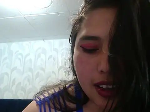 Lovingmoraxx online show from 10.16.25