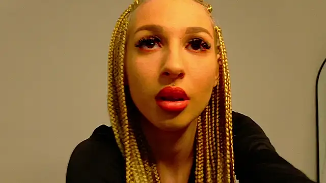 Snapshot of Sia_a chatting on 12.14.25 Sia a online show from 12.14.25