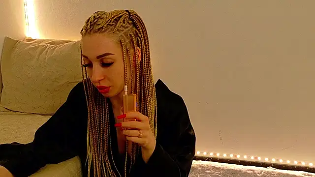 Snapshot of Sia_a chatting on 12.15.25 Sia a online show from 12.15.25