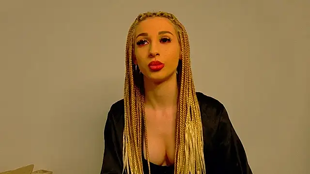 Snapshot of Sia_a chatting on 12.22.25 Sia a online show from 12.22.25