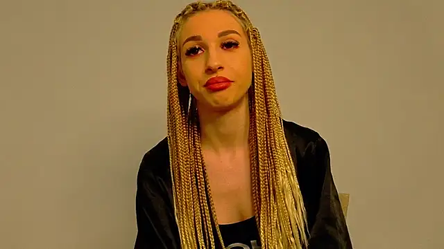 Snapshot of Sia_a chatting on 12.23.25 Sia a online show from 12.23.25