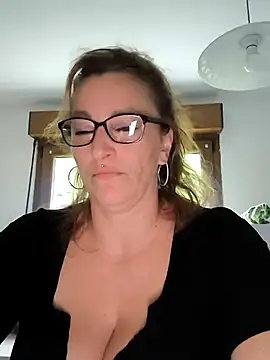 Fifi83Bell online show from 03.20.26