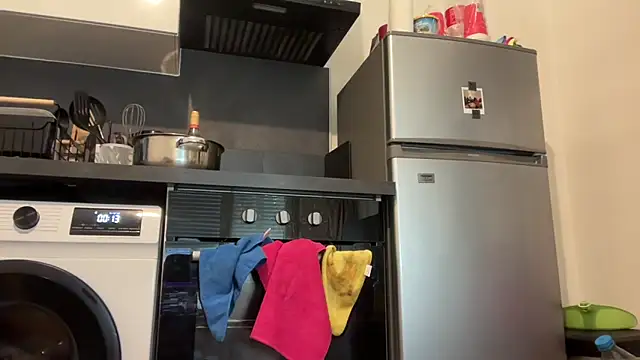 nanaisbackk online show from 11.04.25