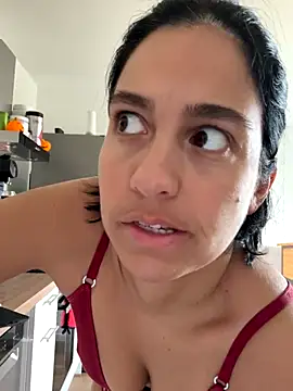 Snapshot of LaPetiteKim chatting on 11.05.25 LaPetiteKim online show from 11.05.25