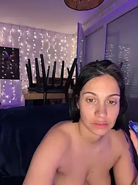 Snapshot of LaPetiteKim chatting on 11.13.25 LaPetiteKim online show from 11.13.25