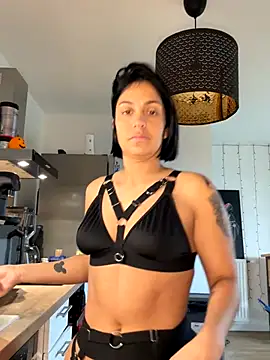 Snapshot of LaPetiteKim chatting on 11.27.25 LaPetiteKim online show from 11.27.25