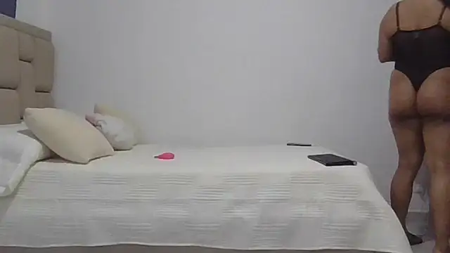 Snapshot of Velira69 chatting on 11.25.25 Velira69 online show from 11.25.25