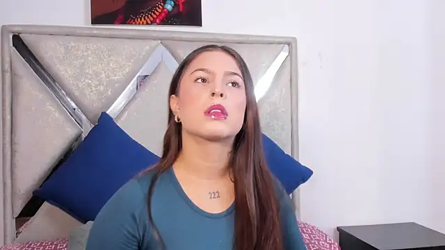 Snapshot of mia_fox4 chatting on 11.05.25 mia fox4 online show from 11.05.25