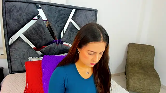 Snapshot of mia_fox4 chatting on 11.26.25 mia fox4 online show from 11.26.25