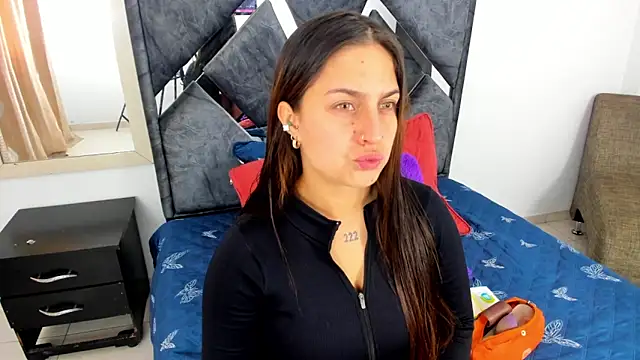 Snapshot of mia_fox4 chatting on 11.27.25 mia fox4 online show from 11.27.25