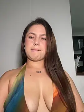 Snapshot of mia_fox4 chatting on 12.19.25 mia fox4 online show from 12.19.25