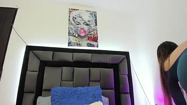 Snapshot of mia_fox4 chatting on 02.18.26 mia fox4 online show from 02.18.26