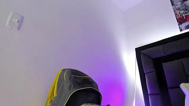 Snapshot of mia_fox4 chatting on 03.19.26 mia fox4 online show from 03.19.26