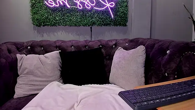 scarlettvelvet  online show from 10.27.25