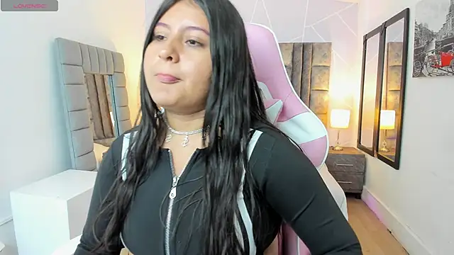 Snapshot of AnnaSwift_ chatting on 12.02.25 AnnaSwift online show from 12.02.25