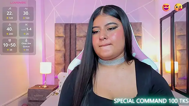 Snapshot of AnnaSwift_ chatting on 12.17.25 AnnaSwift online show from 12.17.25