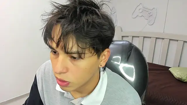 Snapshot of StiwenTwink chatting on 10.01.25 StiwenTwink online show from 10.01.25