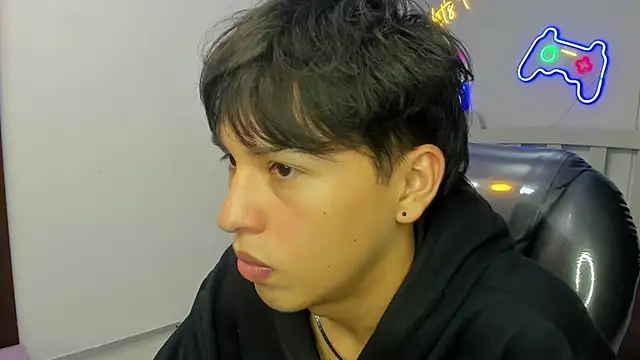 Snapshot of StiwenTwink chatting on 10.03.25 StiwenTwink online show from 10.03.25