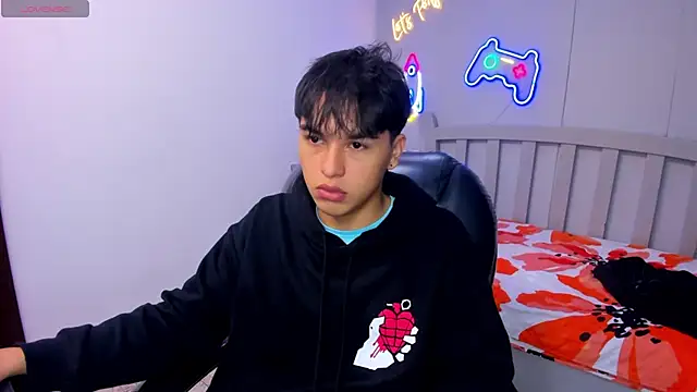 Snapshot of StiwenTwink chatting on 10.13.25 StiwenTwink online show from 10.13.25