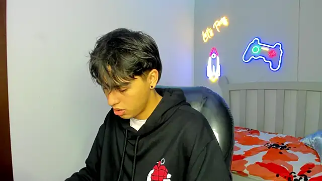 Snapshot of StiwenTwink chatting on 10.22.25 StiwenTwink online show from 10.22.25