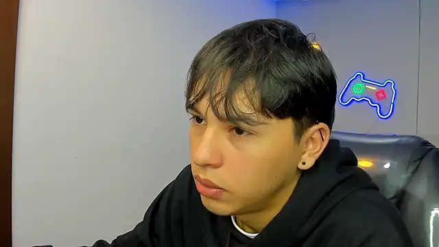 Snapshot of StiwenTwink chatting on 10.27.25 StiwenTwink online show from 10.27.25