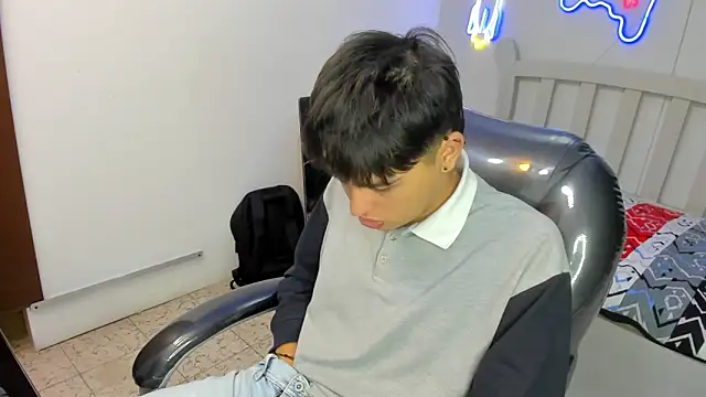 Snapshot of StiwenTwink chatting on 11.13.25 StiwenTwink online show from 11.13.25