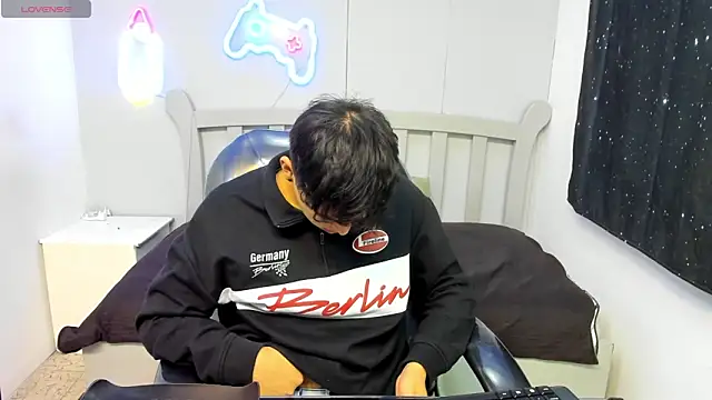 Snapshot of StiwenTwink chatting on 11.15.25 StiwenTwink online show from 11.15.25