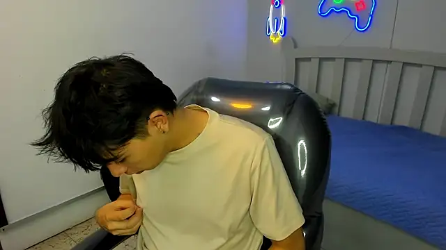 Snapshot of StiwenTwink chatting on 11.19.25 StiwenTwink online show from 11.19.25