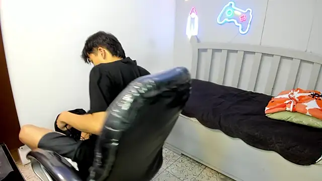 Snapshot of StiwenTwink chatting on 11.29.25 StiwenTwink online show from 11.29.25