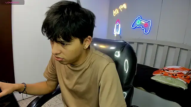 Snapshot of StiwenTwink chatting on 12.02.25 StiwenTwink online show from 12.02.25