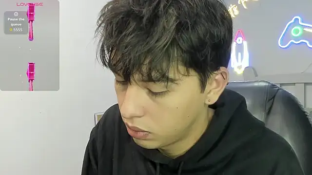 Snapshot of StiwenTwink chatting on 12.14.25 StiwenTwink online show from 12.14.25