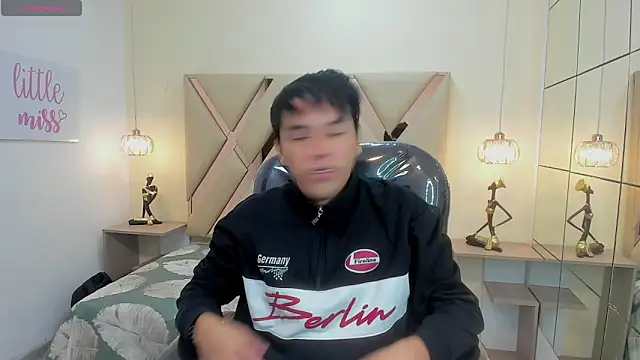 Snapshot of StiwenTwink chatting on 12.16.25 StiwenTwink online show from 12.16.25