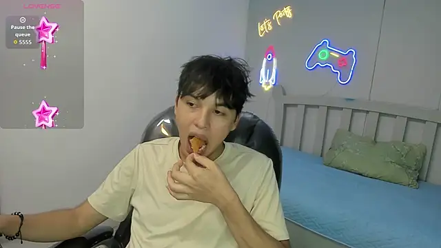 Snapshot of StiwenTwink chatting on 12.18.25 StiwenTwink online show from 12.18.25