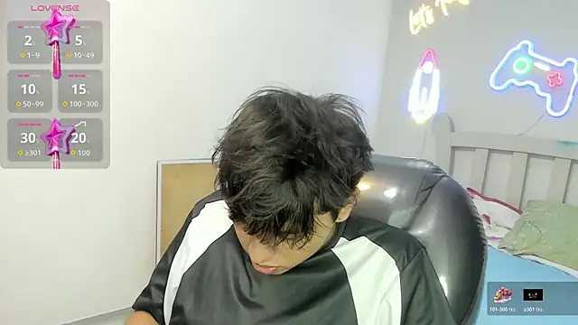 Snapshot of StiwenTwink chatting on 12.20.25 StiwenTwink online show from 12.20.25