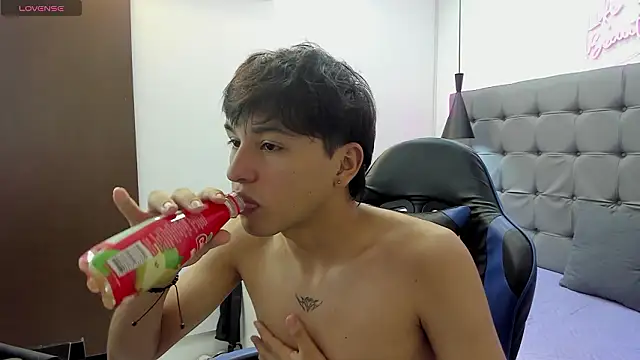 StiwenTwink online show from 03.25.26