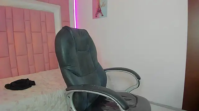 Snapshot of Klaret_Toy chatting on 12.03.25 Klaret Toy online show from 12.03.25