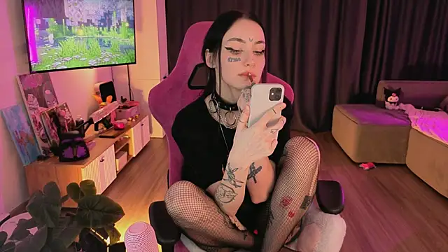 awwkira online show from 10.03.25