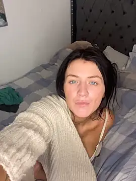 Snapshot of LolaReaX chatting on 02.10.26 LolaReaX online show from 02.10.26