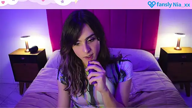 estrogen nia online show from 10.05.25