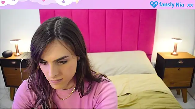 estrogen nia online show from 10.05.25