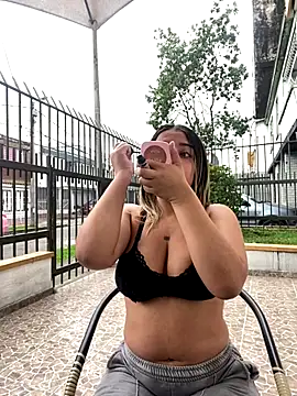 Snapshot of Ada_Pink chatting on 11.20.25 Ada Pink online show from 11.20.25